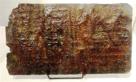 Laguna Copperplate Inscription - Una Sinfonia di Simboli e un Tesoro Storico Nascosto!