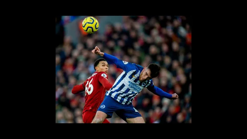 Liverpool và Brighton đang giao tranh trên sân Liverpool và Brighton đang giao tranh trên sân